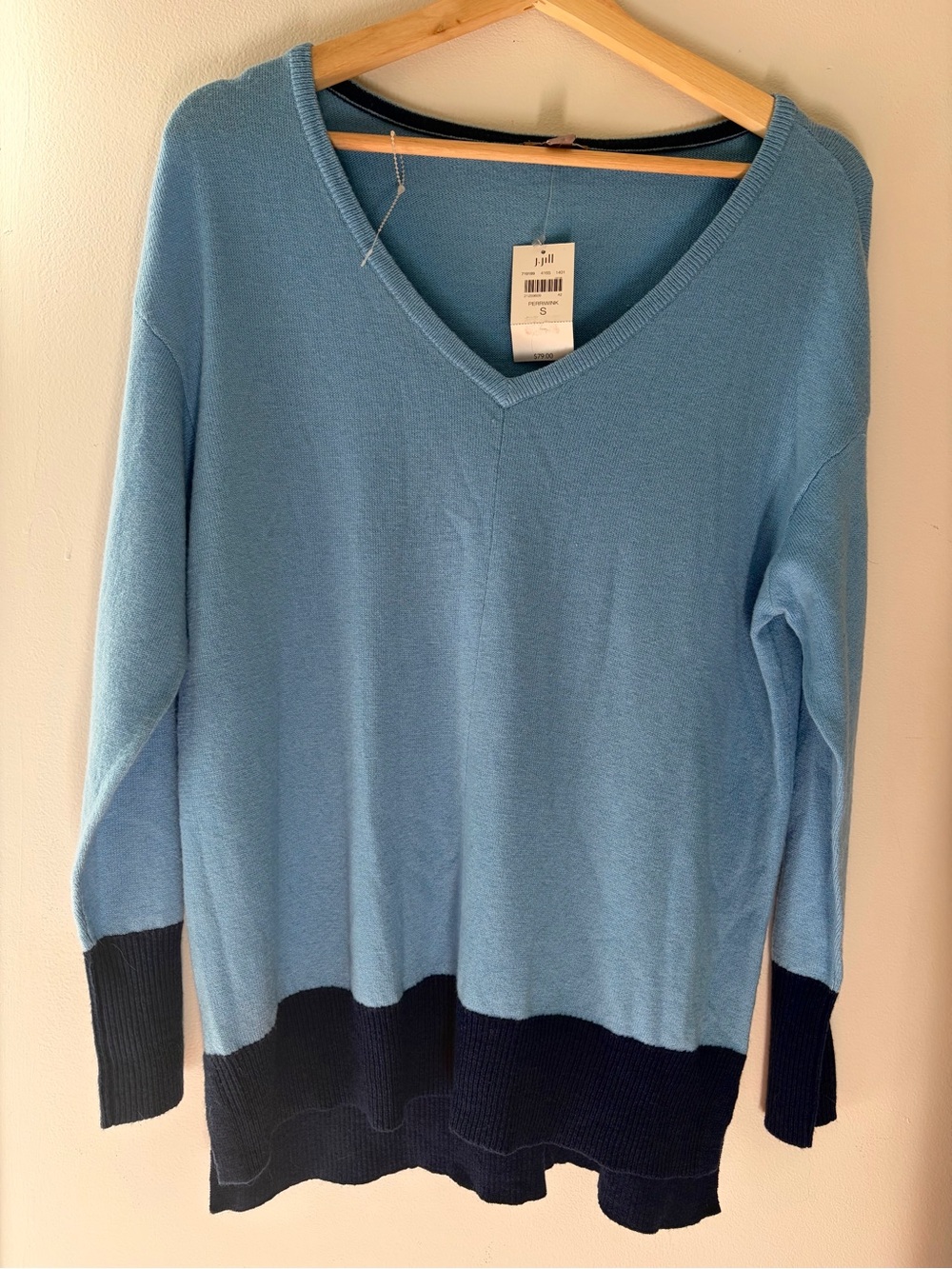 J. Jill NWT Size Small Periwinkle V-Neck Wool Blend Sweater with Navy Hem